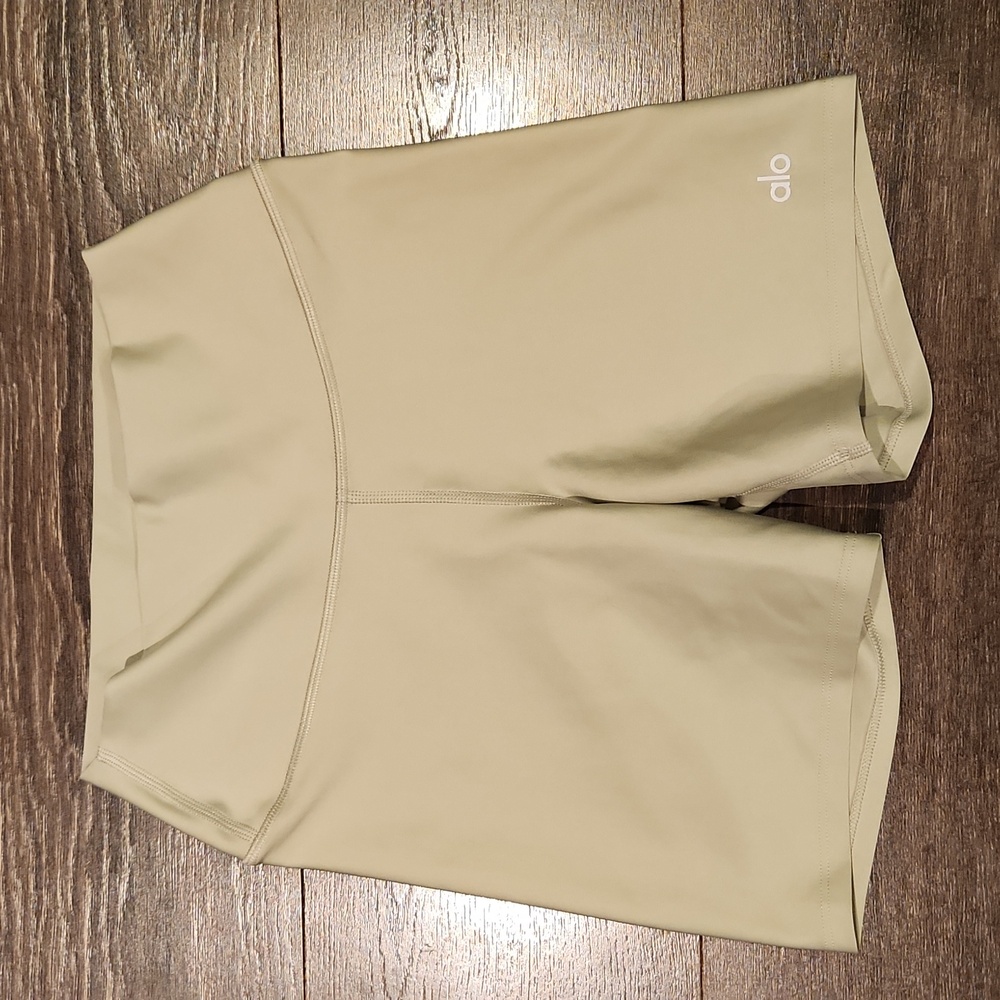 ❤️ NWOT! ALO YOGA HIGH RISE BIKER SHORTS, SMALL